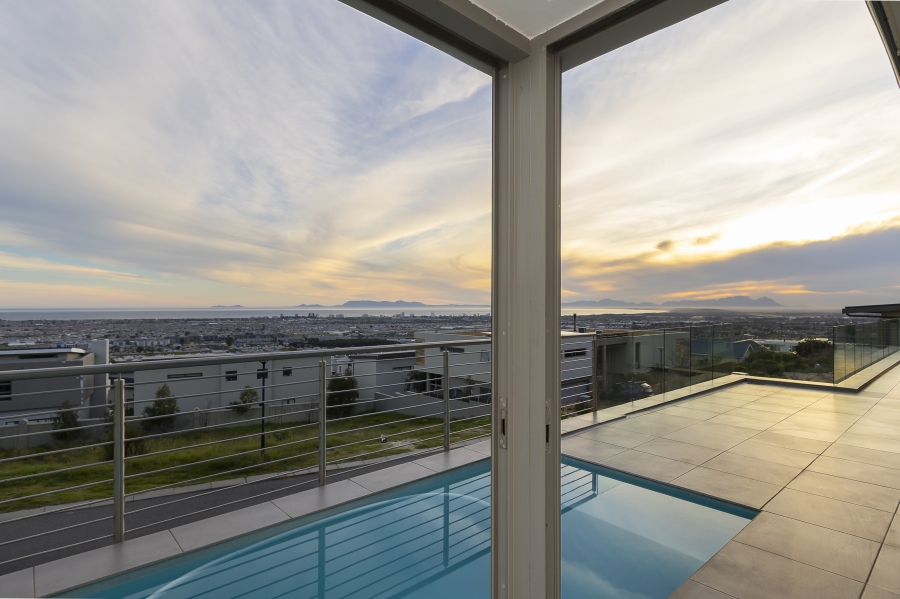 4 Bedroom Property for Sale in Dennegeur Western Cape